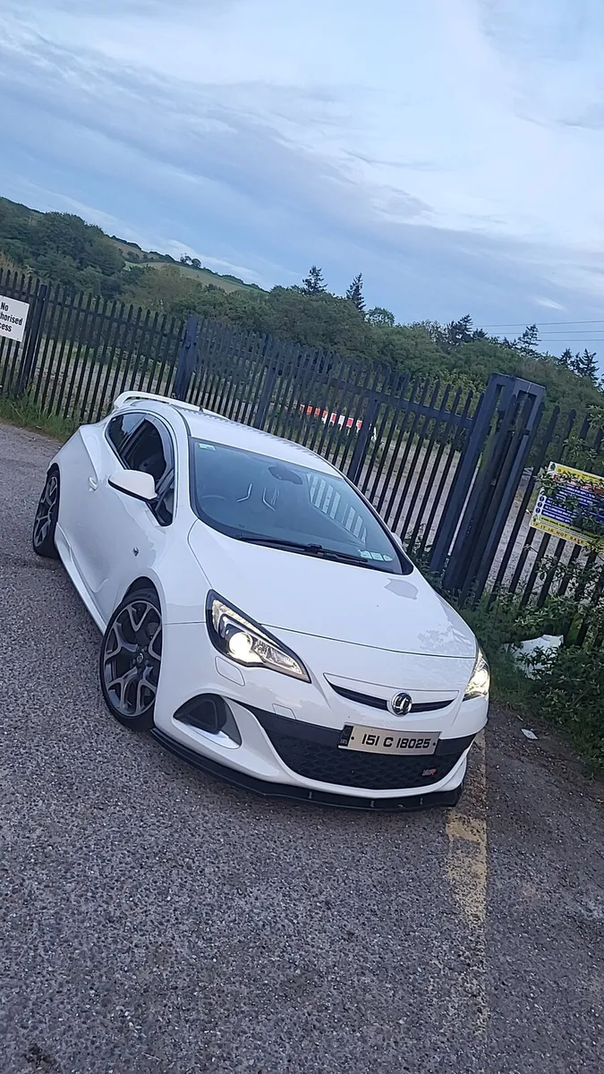 Vauxhall Astra J GTC VXR - Image 2