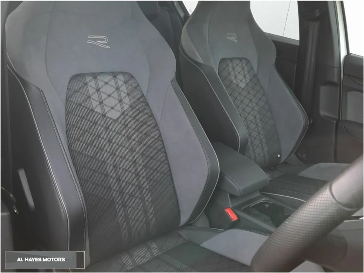 Volkswagen Golf **SPECIAL SPORT R-LINE**1.5 TSI 13 - Image 4