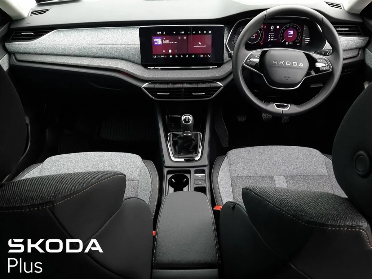 Skoda Octavia **PETROL COMBI**TOP SPEC - SELCTION - Image 2