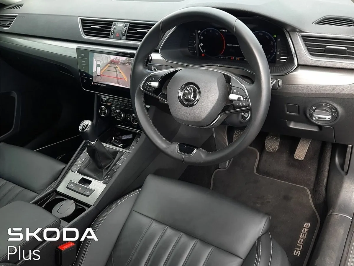 Skoda Superb **ELECTRIC BOOT**ESTATE**ONLY 18,601K - Image 4
