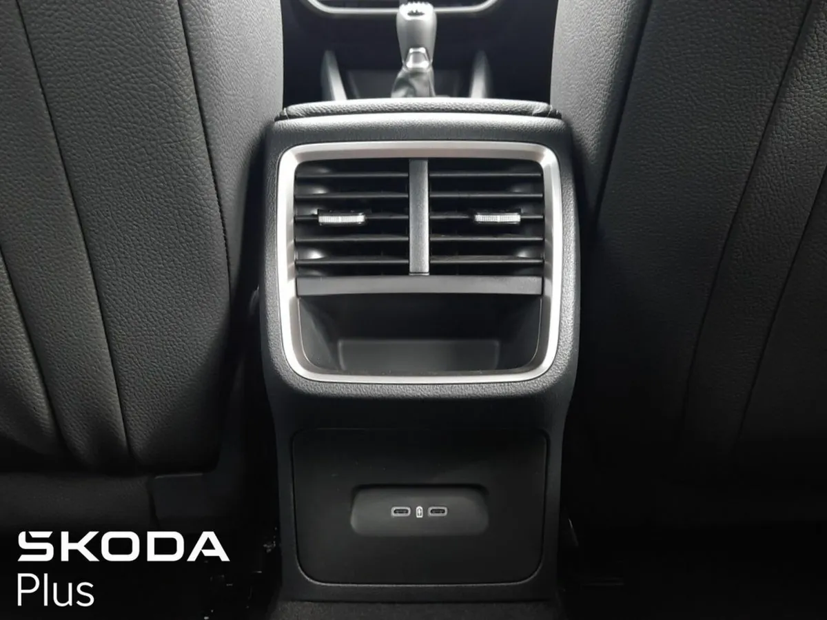 Skoda Octavia **TOP - SPEC**SELECTION PLUS 2.0TDI - Image 4