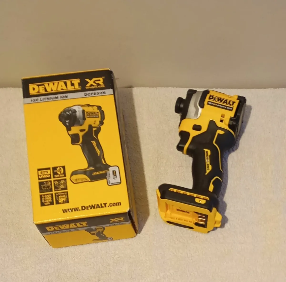 DeWalt dcf850 Impact Driver Set - Image 2
