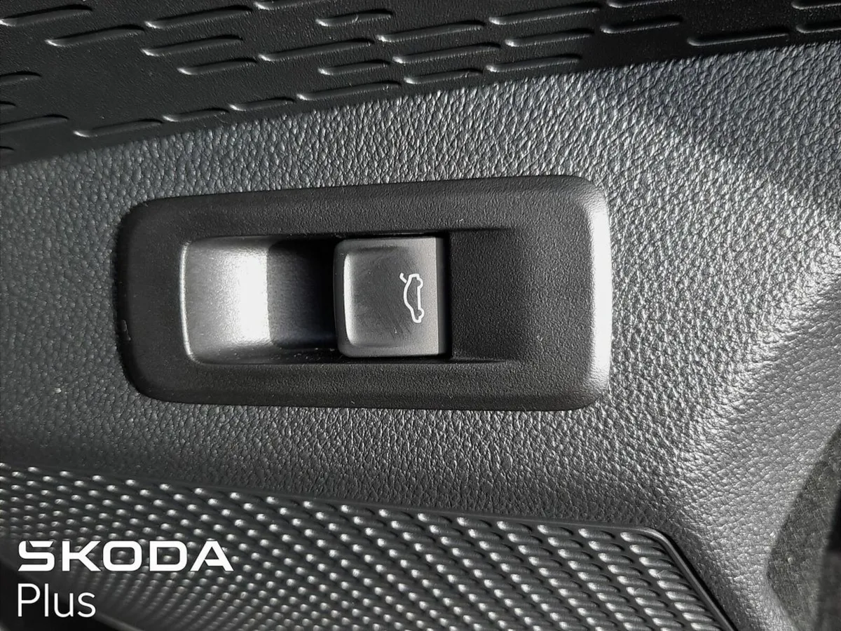 Skoda Octavia **MANUAL GEARBOX** EXCEPTIONALLY RAR - Image 3