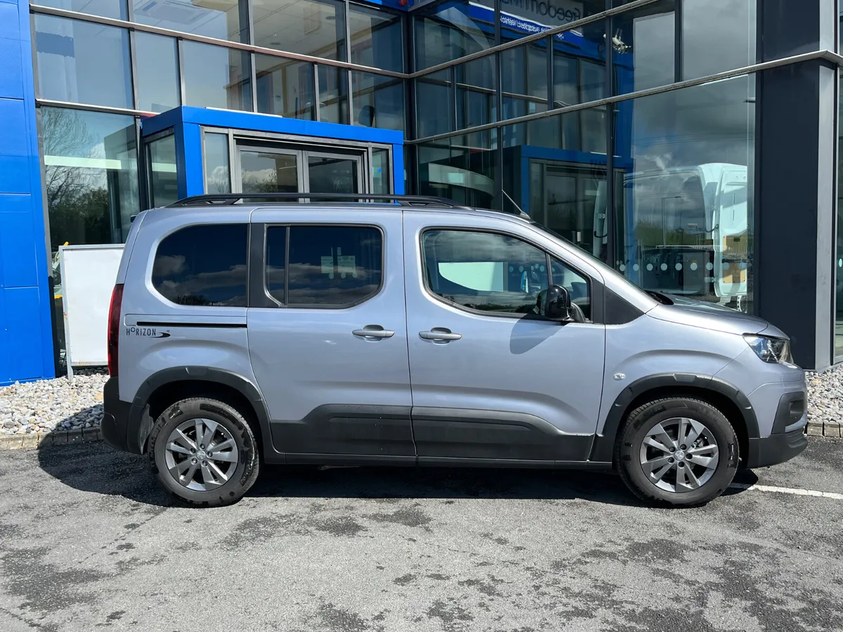 2023 Peugeot Rifter Wheelchair Accessible - Image 4