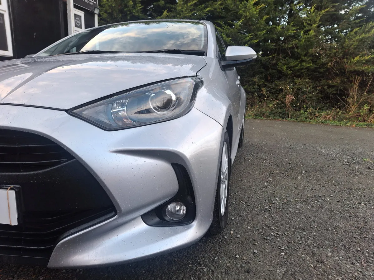 TOYOTA YARIS 1.0 LUNA - Image 2