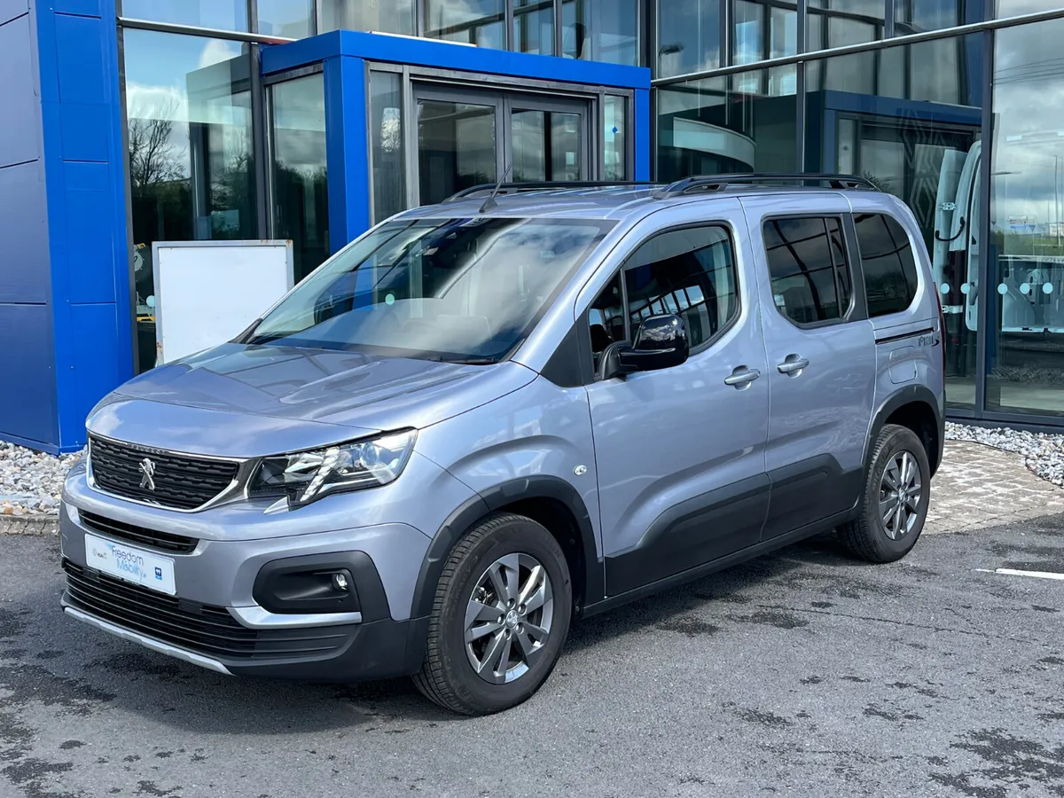 2023 Peugeot Rifter Wheelchair Accessible - Image 3