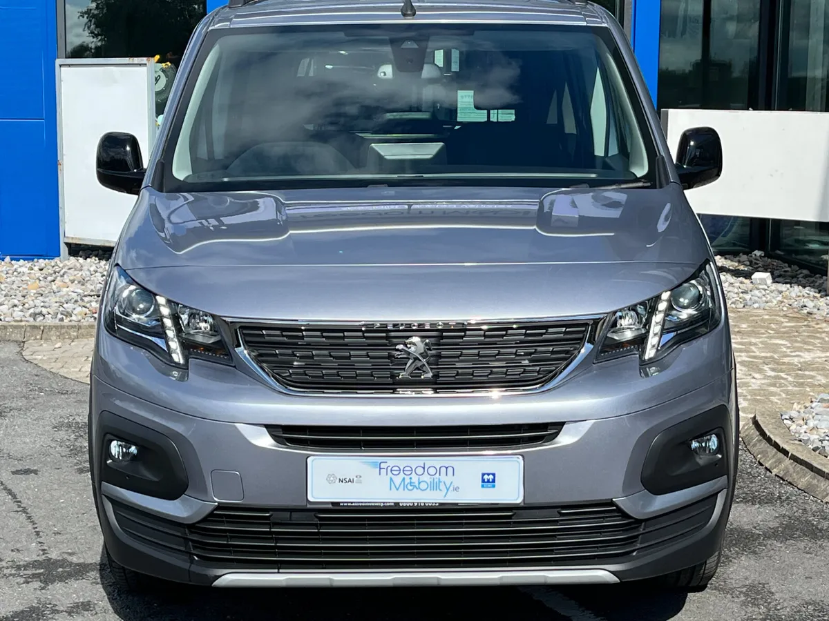 2023 Peugeot Rifter Wheelchair Accessible - Image 2