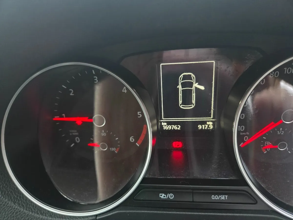 Volkswagen Polo 2015 - Image 2