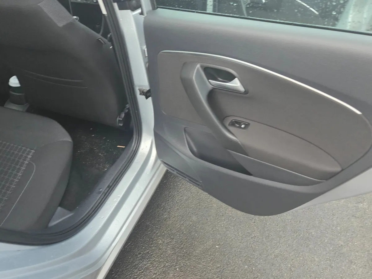 Volkswagen Polo 2015 - Image 4