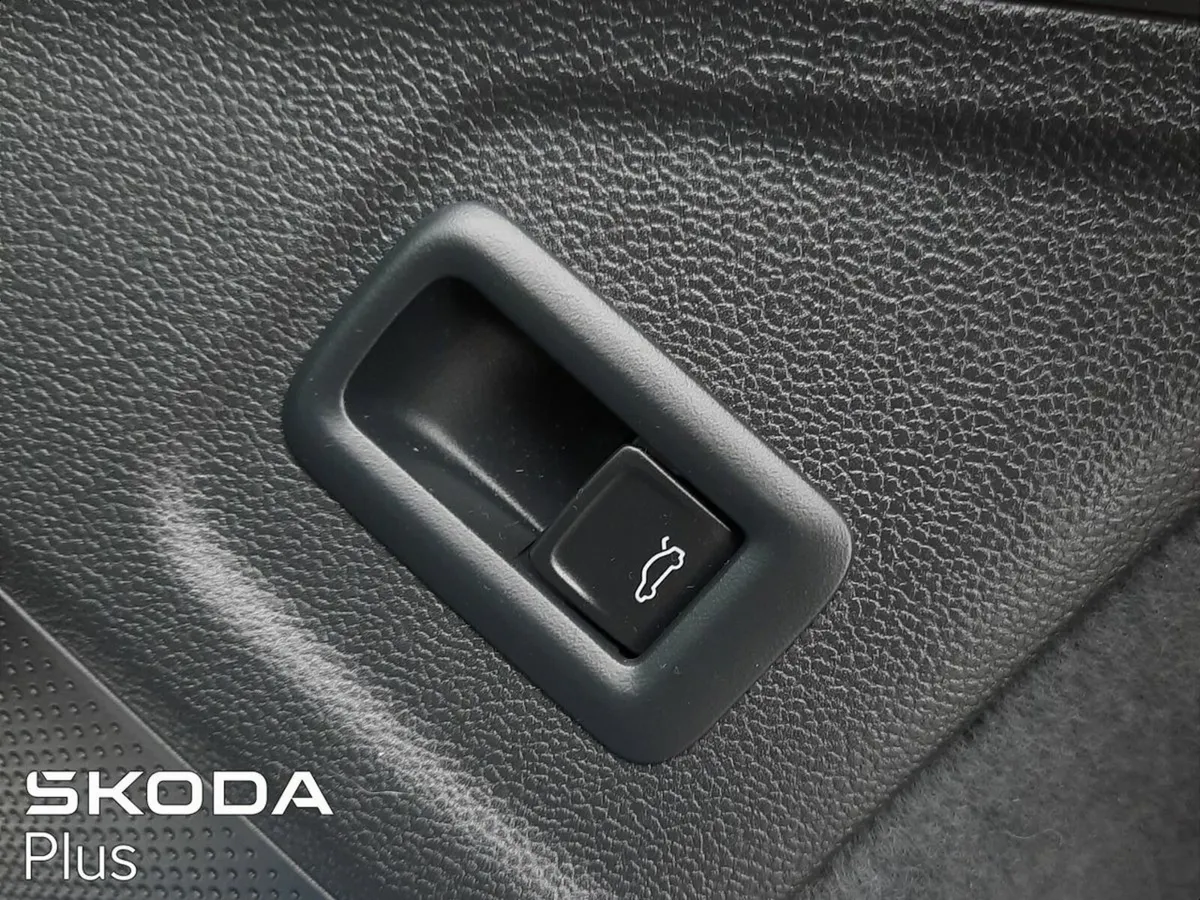 Skoda Superb **THE ALL NEW SUPERB SEL - COMBI**2.0 - Image 3