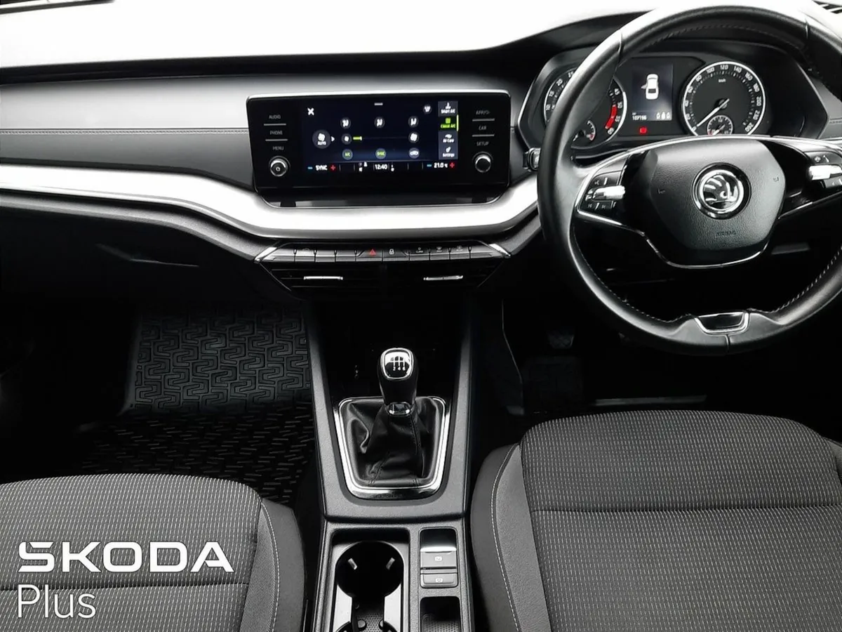 Skoda Octavia **ONE OWNER**AMBITION 2.0TDI 115HP - Image 2