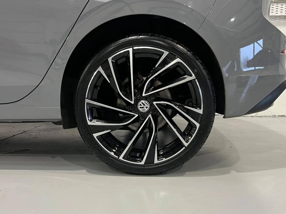 Volkswagen Golf Life 2.0TDI 6 Speed Manual 115bhp - Image 4