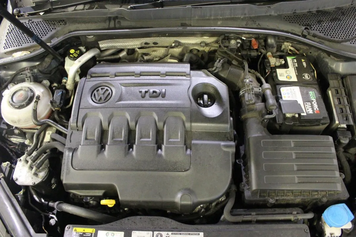 Volkswagen Golf 1.6 TDI 5DR 90hp Trendline - Image 4
