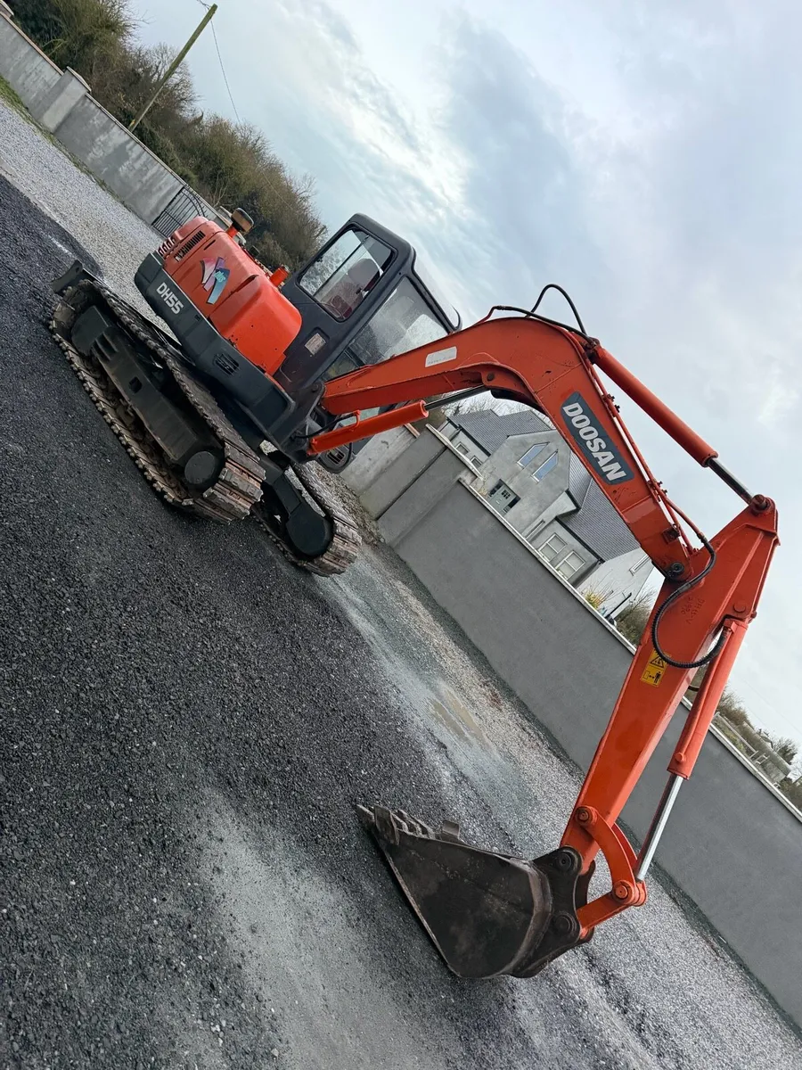 Doosan dh55 5 tonne mini digger - Image 2