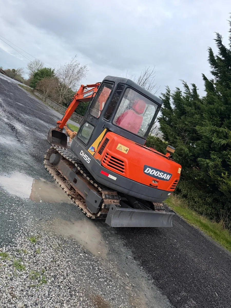 Doosan dh55 5 tonne mini digger - Image 4