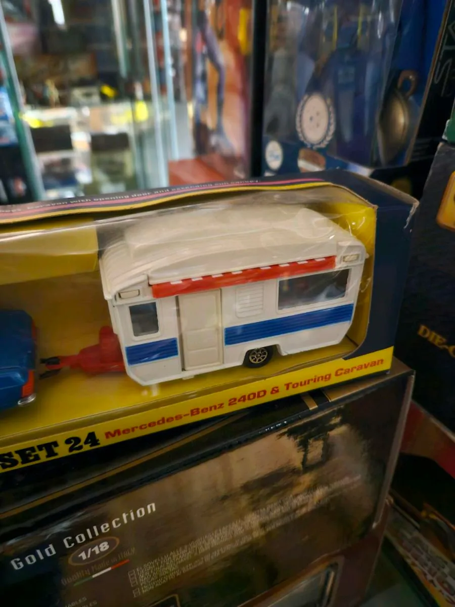 Corgi 1970's Mercedes and Caravan - Image 3