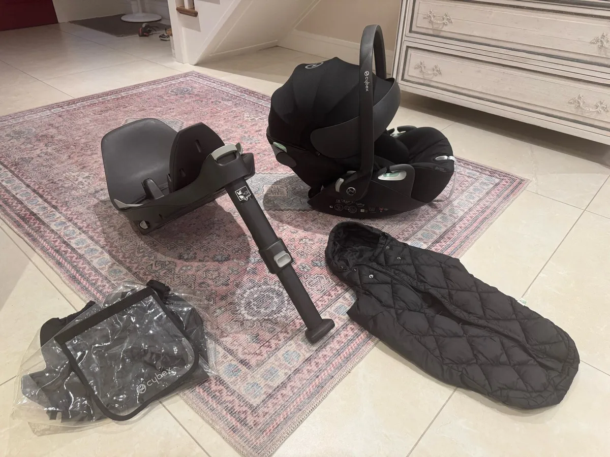 CYBEX Cloud T i-Size Rotating Baby Car Seat & Base - Image 1