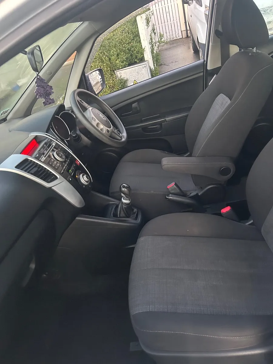 Kia Venga 2010 - Image 2