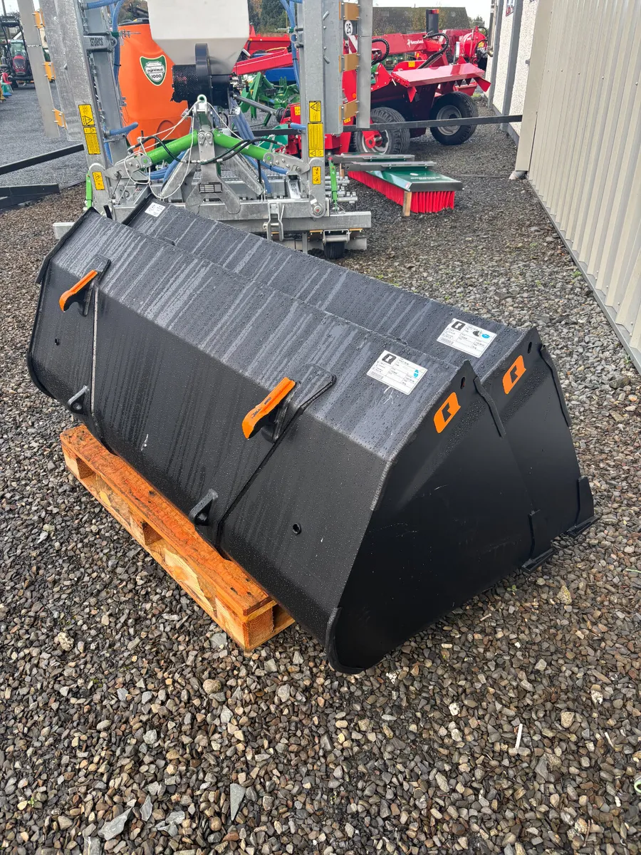 Quicke 215 Bucket - Image 2