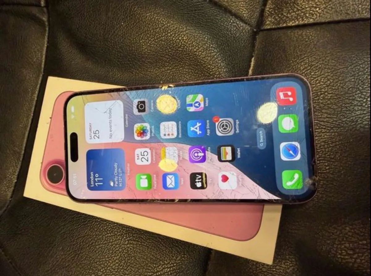 iPhone 16 plus broken - Image 4