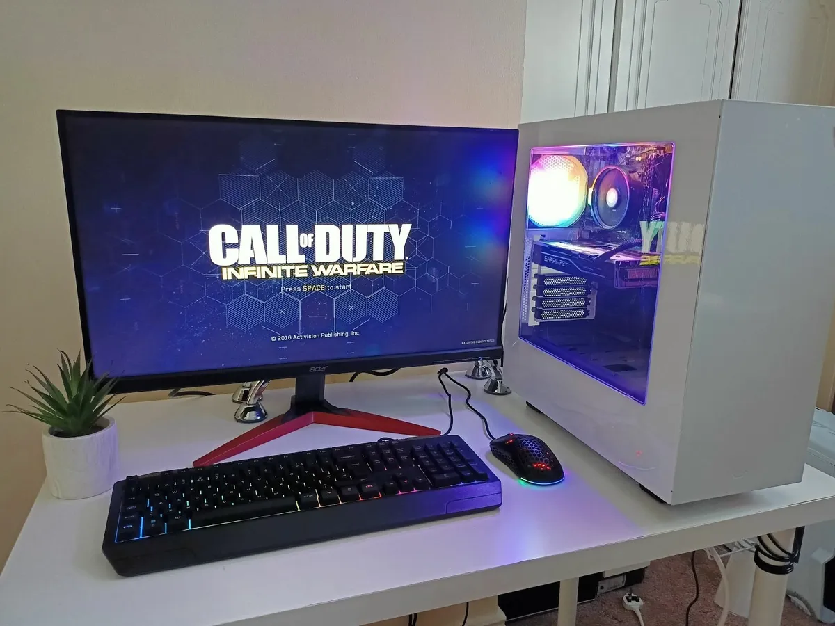 Gaming PC with Monitor keyboard and mouse - Image 2
