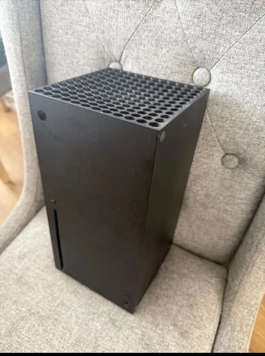 Xbox Series X 1TB EXCELLENT CONDITION - Image 2