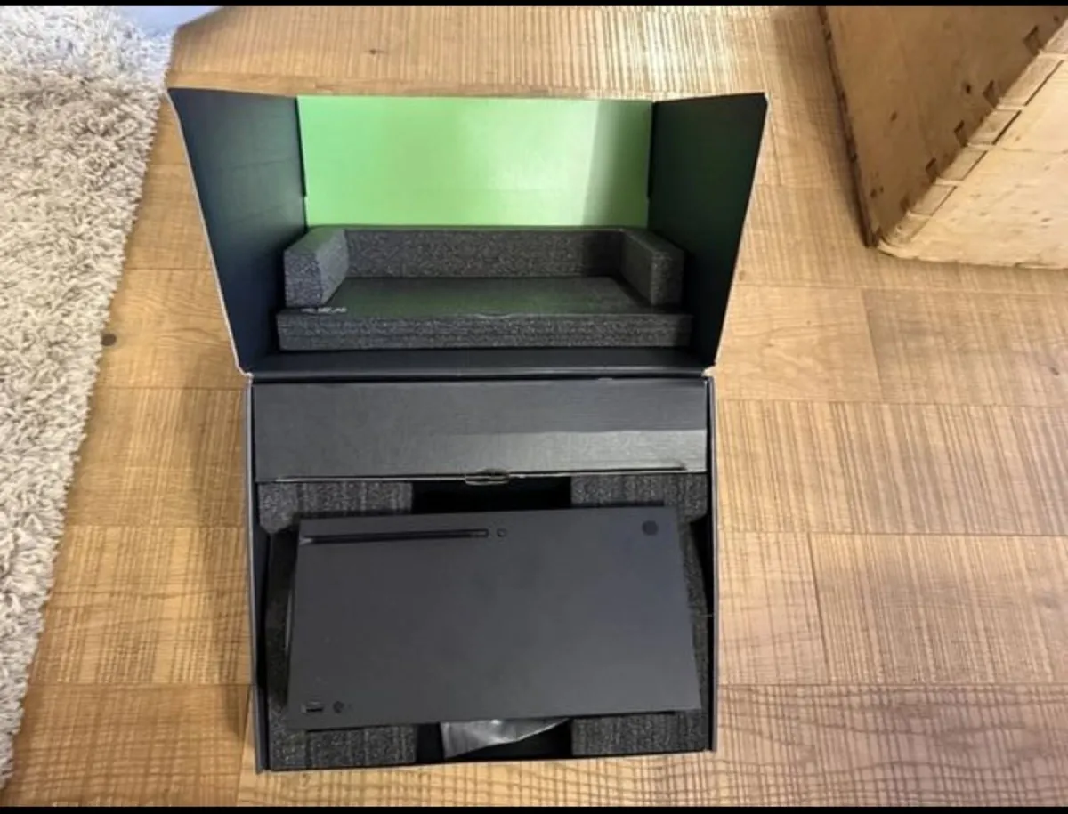 Xbox Series X 1TB EXCELLENT CONDITION - Image 3