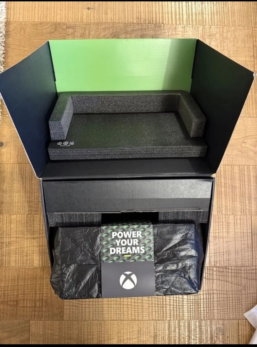 Xbox Series X 1TB EXCELLENT CONDITION - Image 4