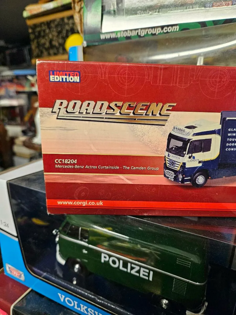 Corgi Mercedes Tractor Unit and Trailer Road Scene - Image 2