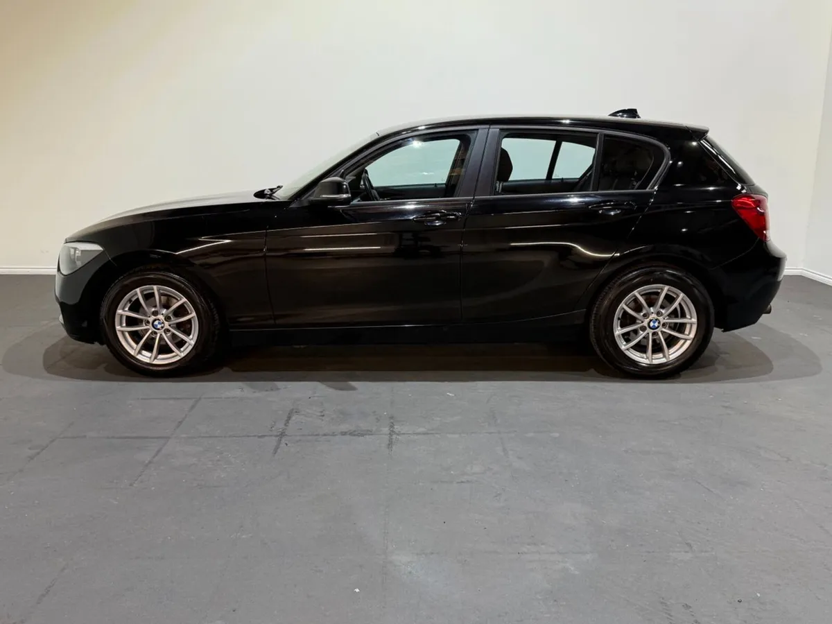 BMW 114i SE - Manual - Image 2