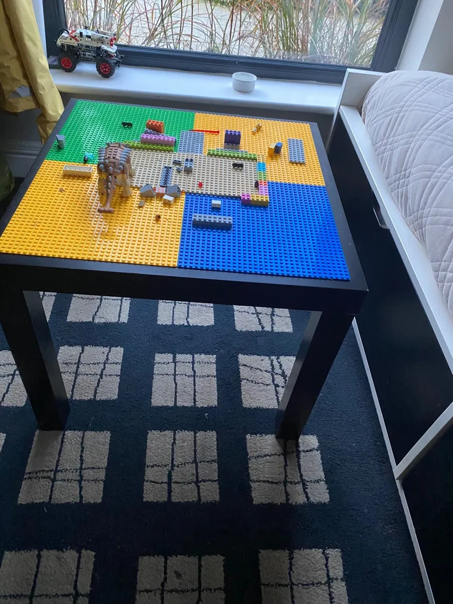 Lego table - Image 1
