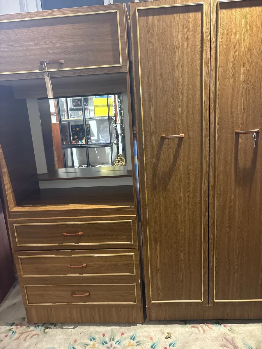 Matching wardrobe with mirrored beauty unit - Image 1