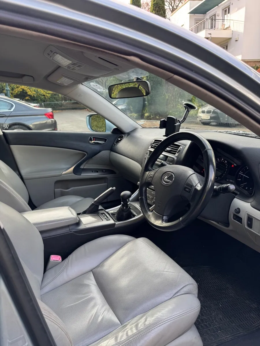 Lexus IS 2008 LOW MILEAGE - Image 4
