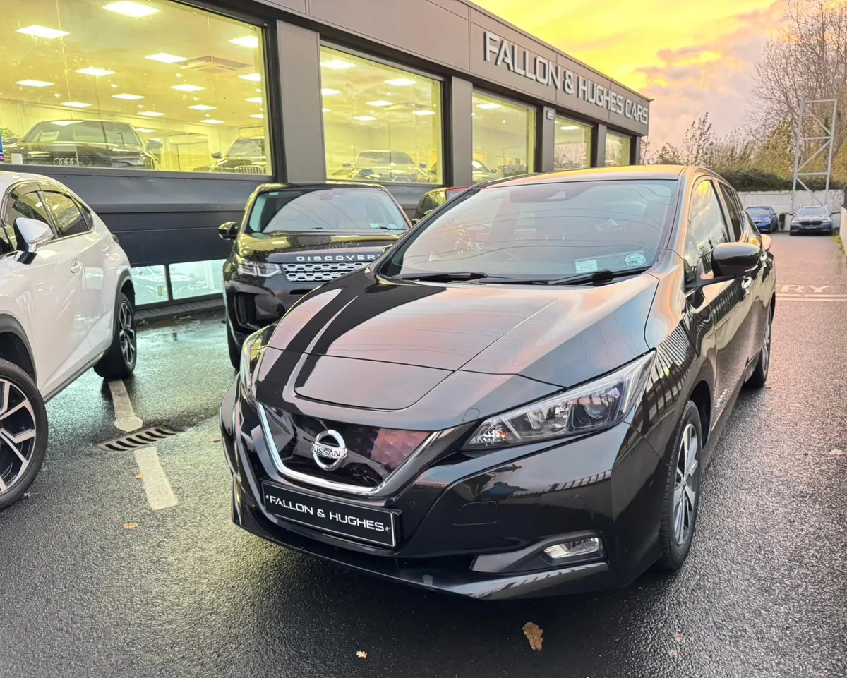 2018 Nissan Leaf EV SV  40KwH BATTERY - Image 1