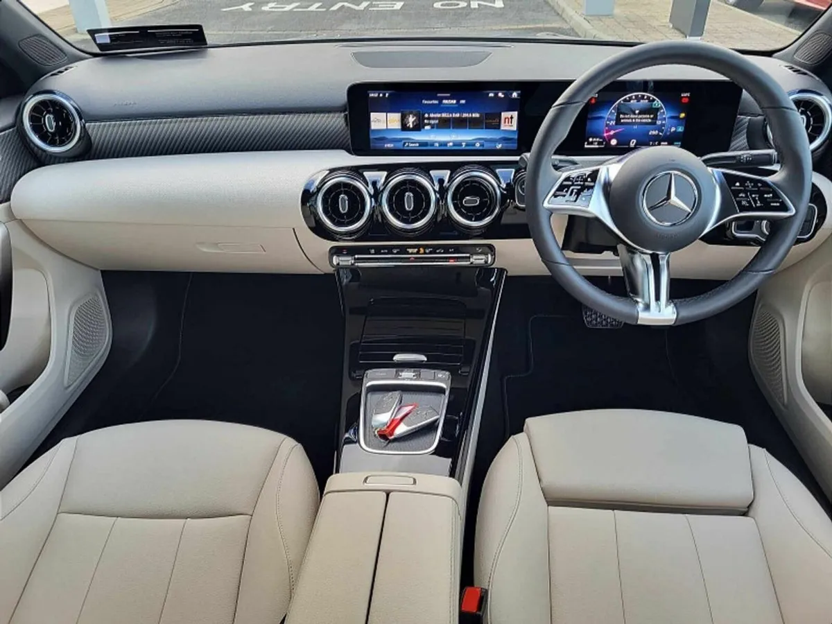 Mercedes-Benz A-Class A180 PROGRESSIVE AUTO - Image 4