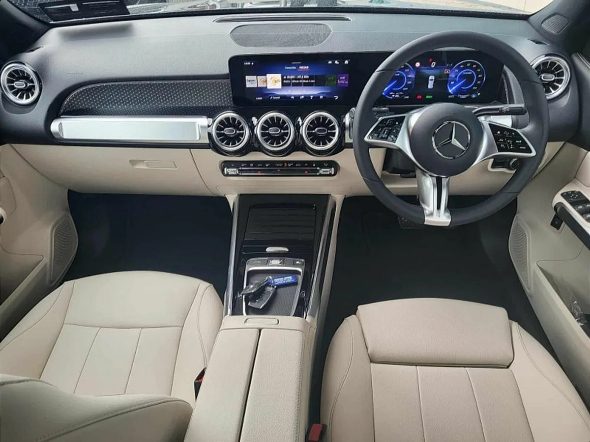 Mercedes-Benz EQB EQB250+ Progressive AUTO *(7 SEA - Image 4