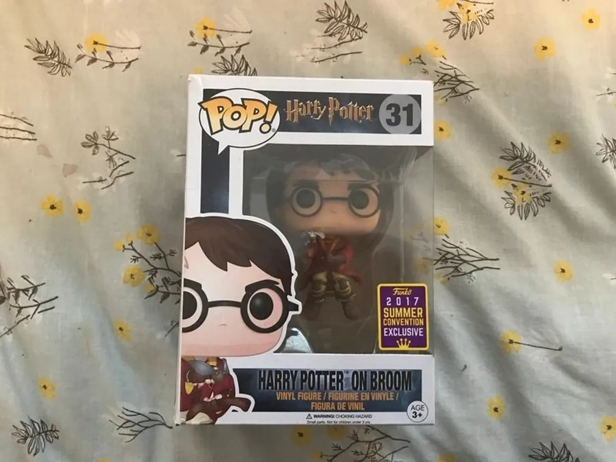 Harry Potter on Broom #31 2017 Summer Con Exclusive FunkoPop! Vinyl Figure - Image 1