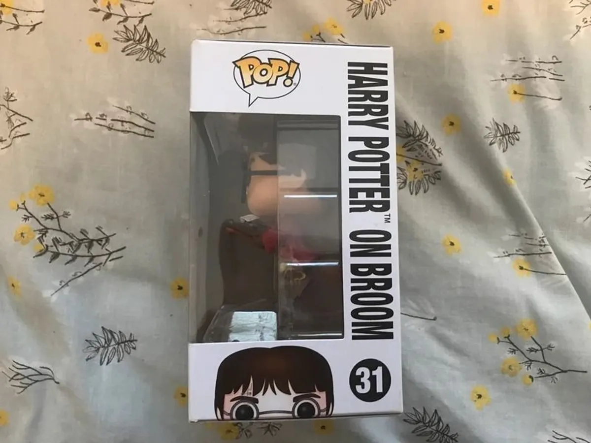 Harry Potter on Broom #31 2017 Summer Con Exclusive FunkoPop! Vinyl Figure - Image 2