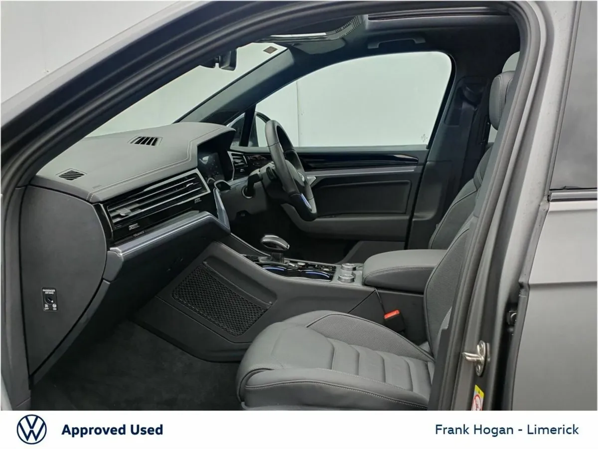 Volkswagen Touareg 3.0 TSI PHEV 462HP R 3.0 PETROL - Image 4