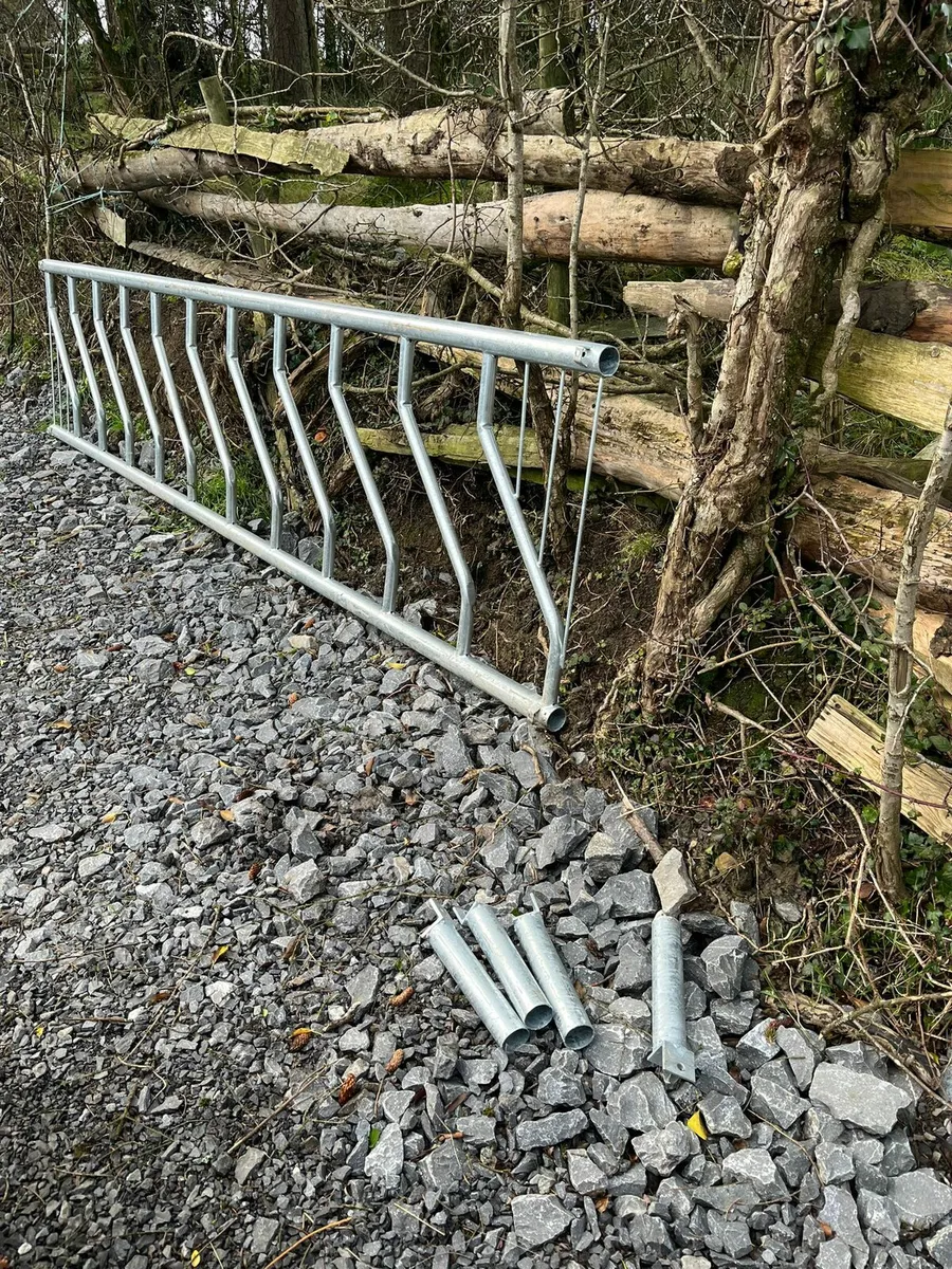 Extendable gates and barriers - Image 4