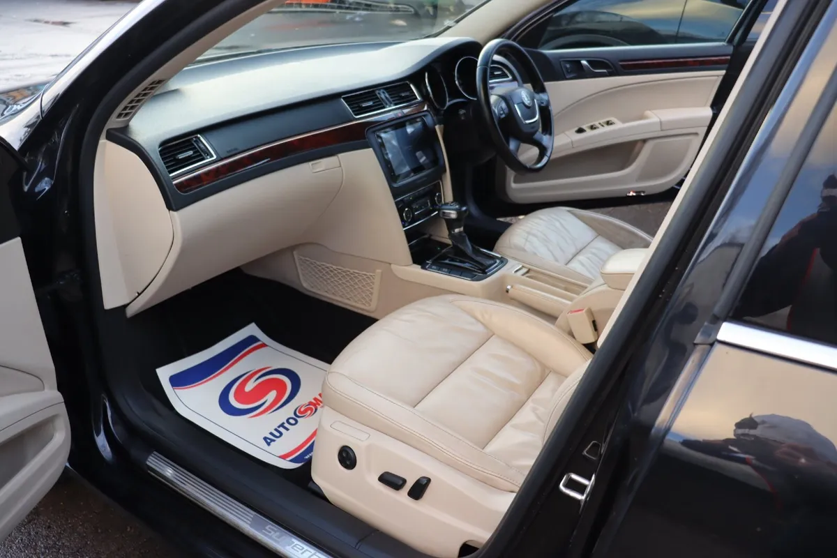 Skoda Superb 2011 - Image 1