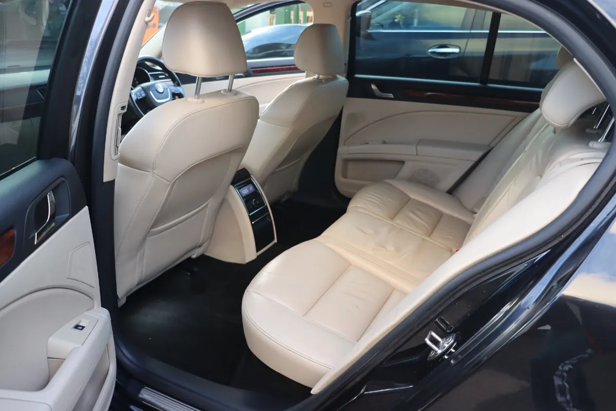 Skoda Superb 2011 - Image 2