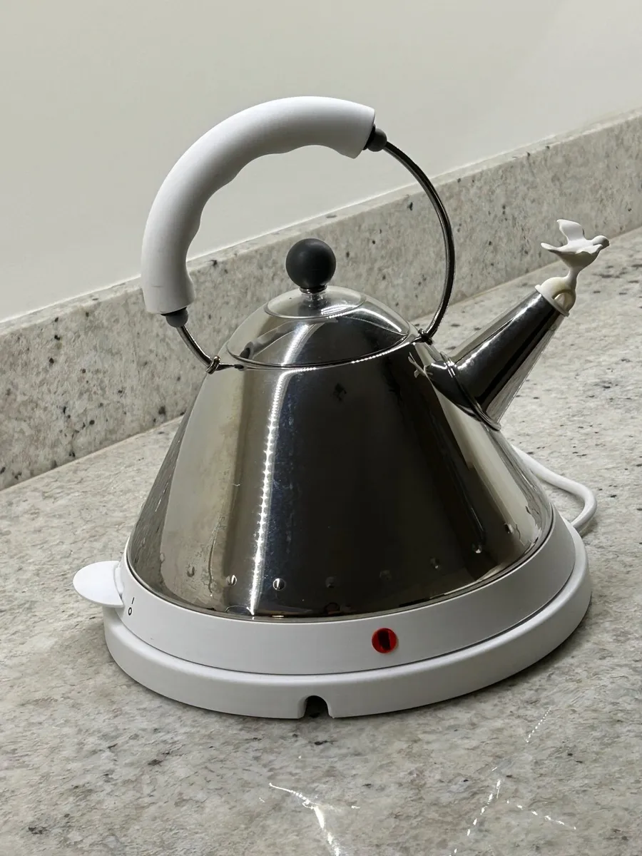 Allesi designed Kettle - Image 3