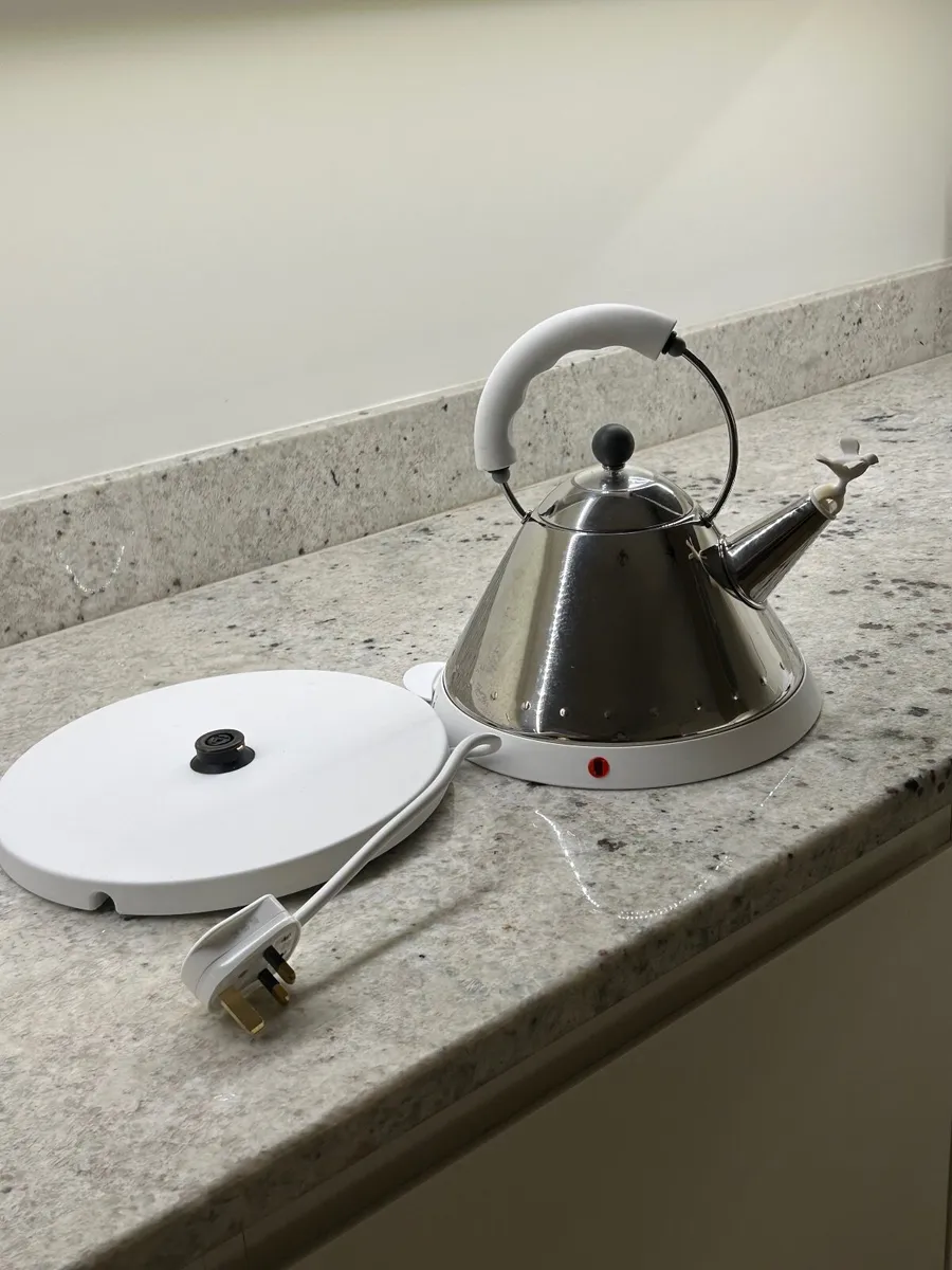 Allesi designed Kettle - Image 4