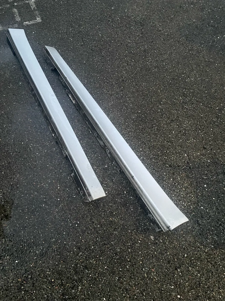 F30 side skirts