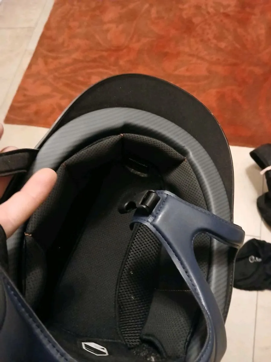 Horse riding helmet - Image 3