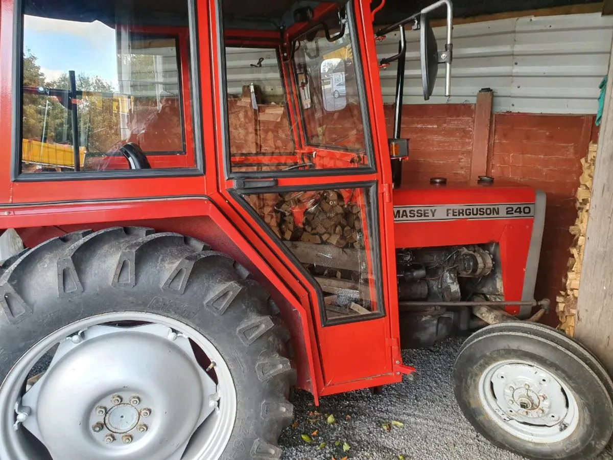 Massey 240 - Image 4