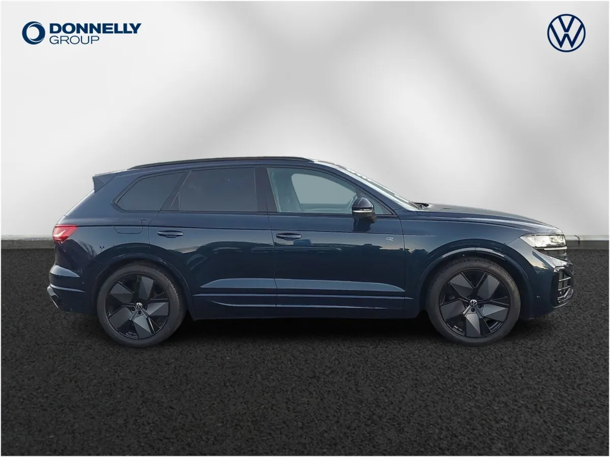 Volkswagen Touareg Diesel Estate Black Edition - Image 4