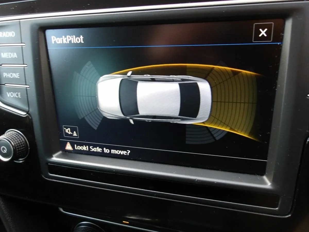 Volkswagen Passat 1.6 TDI 120HP Highline - Image 4