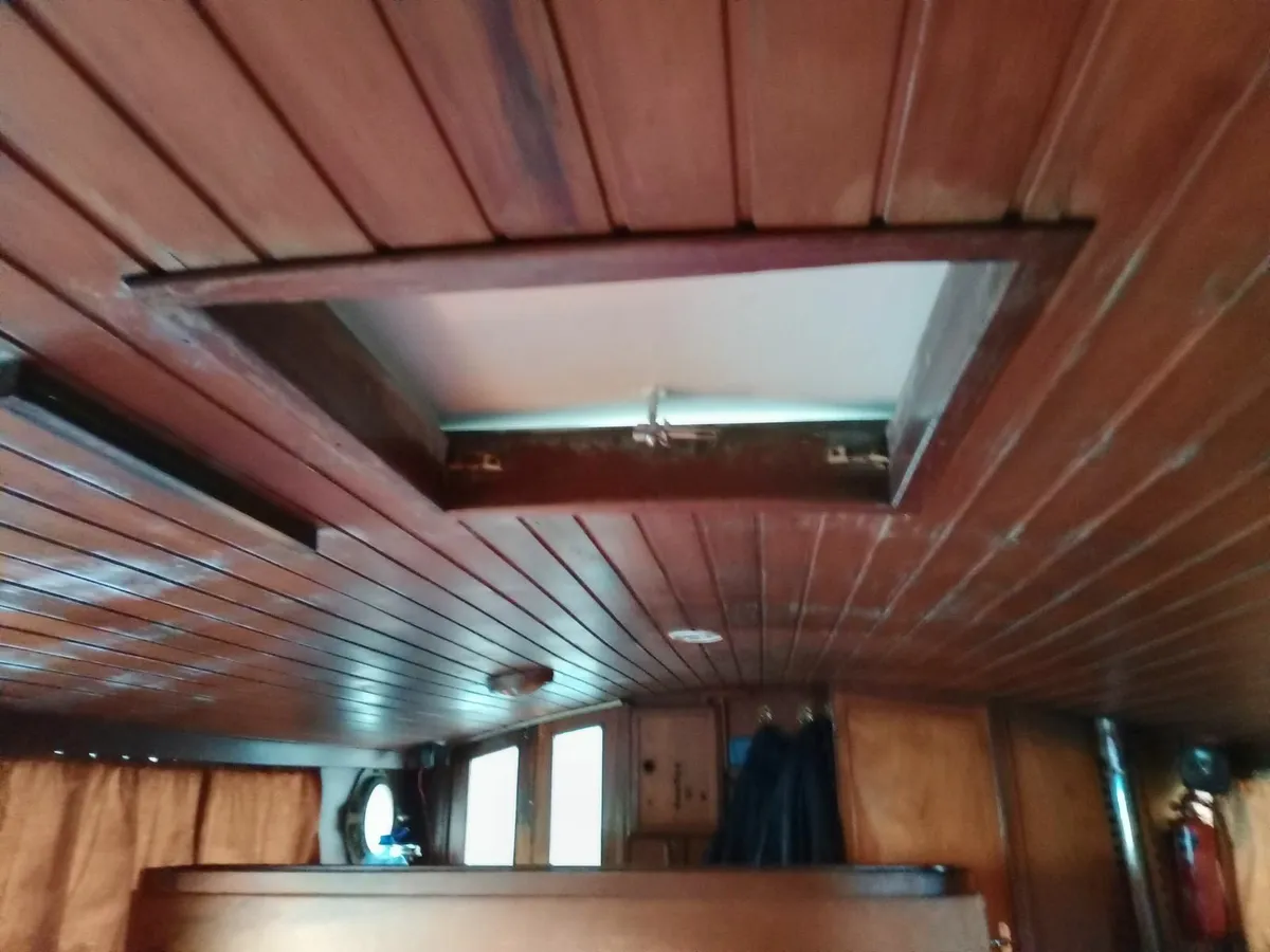 11 m dutch steel livaboard  barge - Image 3